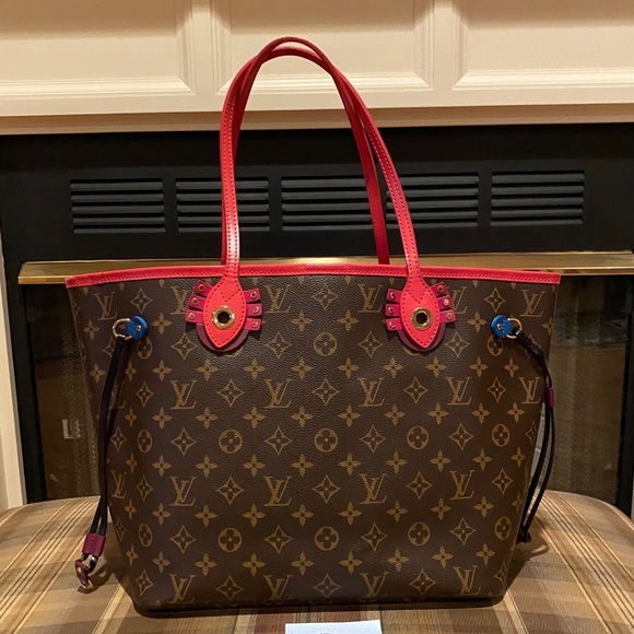 Louis Vuitton Handbags - Louis Vuitton Monogram Totem Neverfull MM